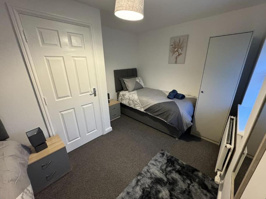 Modern Townhouse - 3 Bed 2.5 Bath 2 Private Gated Parking Villa Wellingborough Exterior foto