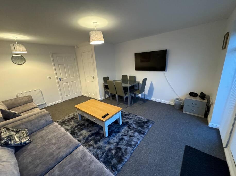 Modern Townhouse - 3 Bed 2.5 Bath 2 Private Gated Parking Villa Wellingborough Exterior foto