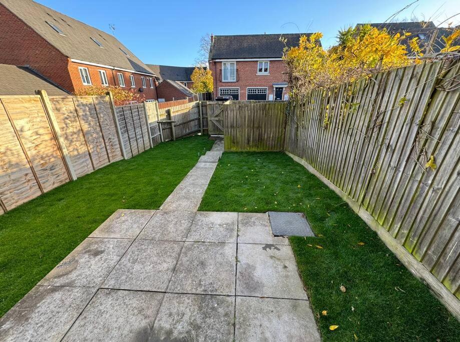 Modern Townhouse - 3 Bed 2.5 Bath 2 Private Gated Parking Villa Wellingborough Exterior foto