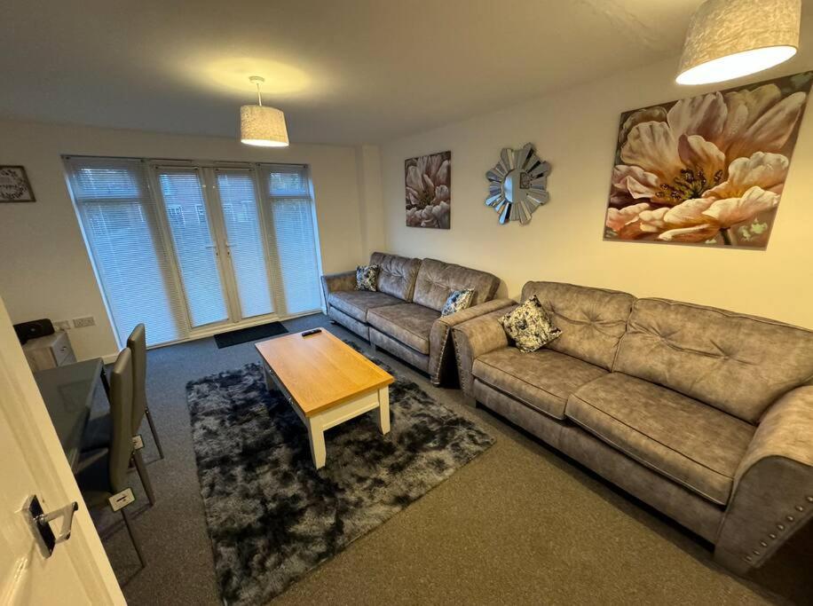 Modern Townhouse - 3 Bed 2.5 Bath 2 Private Gated Parking Villa Wellingborough Exterior foto