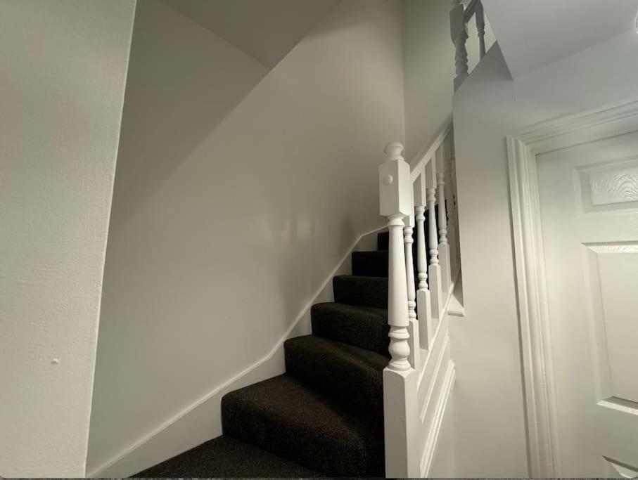 Modern Townhouse - 3 Bed 2.5 Bath 2 Private Gated Parking Villa Wellingborough Exterior foto